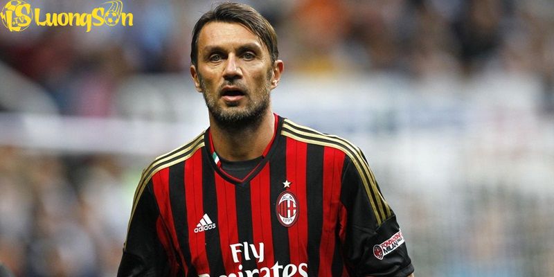 Paolo Maldini là một hậu vệ huyền thoại của CLB AC Milan và bóng đá Italia