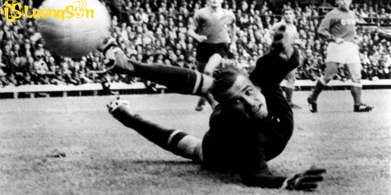 Lev Yashin đã có một thời gian thi đấu chuyên nghiệp đáng nhớ