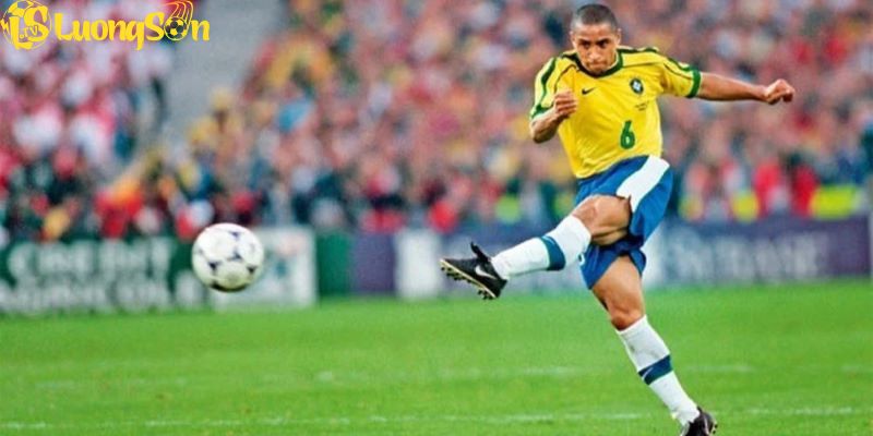 LB trong bóng đá là gì? Roberto Carlos luôn nằm trong danh sách này