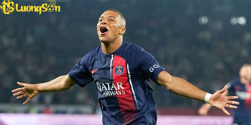 Mbappé gây ấn tượng với kỹ thuật dứt điểm bằng cả hai chân